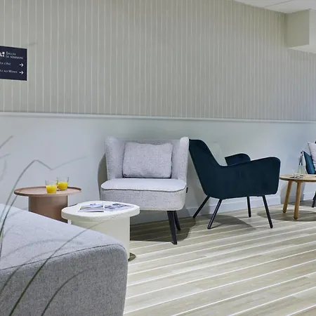 Quality La Marebaudiere Centre Hotel 4*