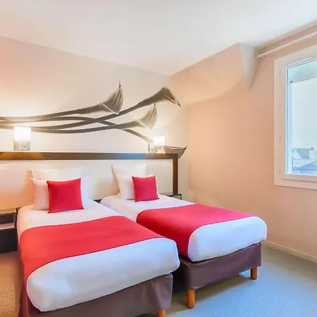 Quality La Marebaudiere Centre Hotel 4*