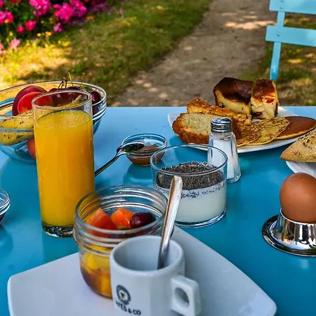 Quality La Marebaudiere Centre Hotel